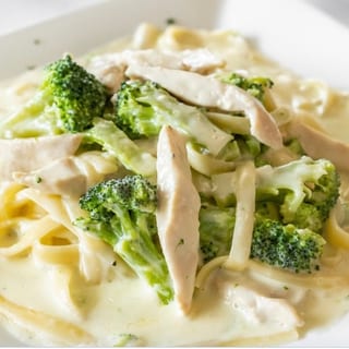 Chicken Alfredo with Broccoli